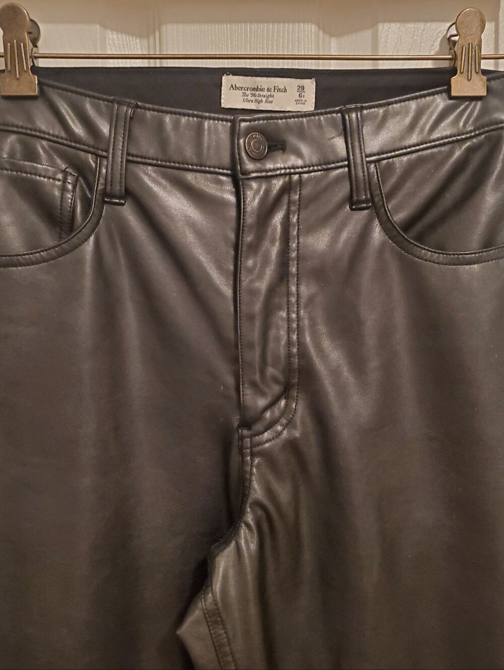 Abercrombie & Fitch 90s Ultra High Rise Curve Love Pleather Pants Size 28